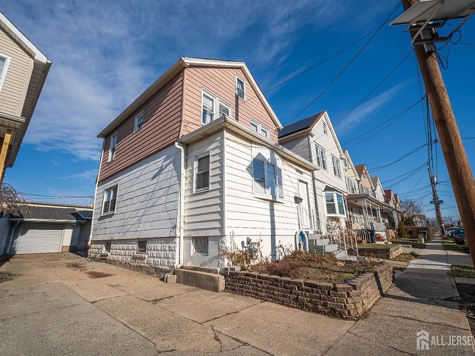 1st image of 269 Silzer St