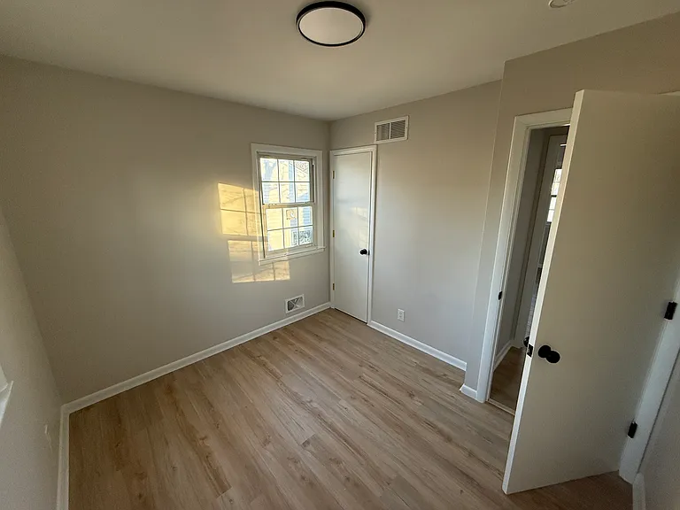 4324 S Main St — Photo 8