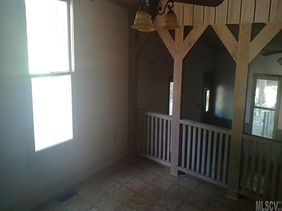 3rd image of 214 Fieldstone Cir