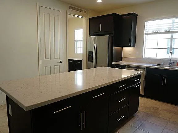 3 bed, 2.5 bath, 1842 sqft, $4,999 — Photo 3