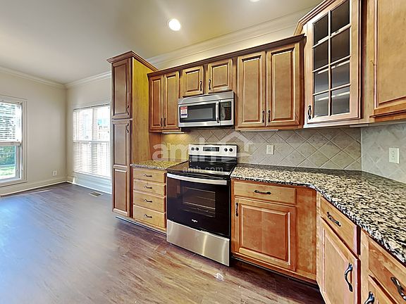 3rd image of 2441 Adelaide Dr