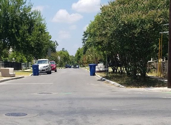 4th image of 1942 W Magnolia Ave