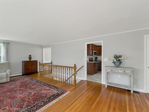 4th image of 716 Exeter Rd