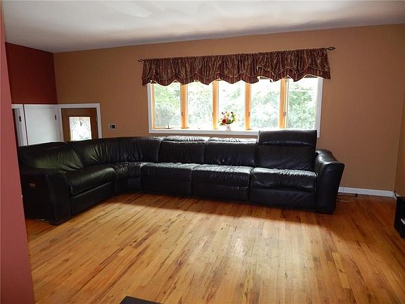 4th image of 329 Corbin Ave