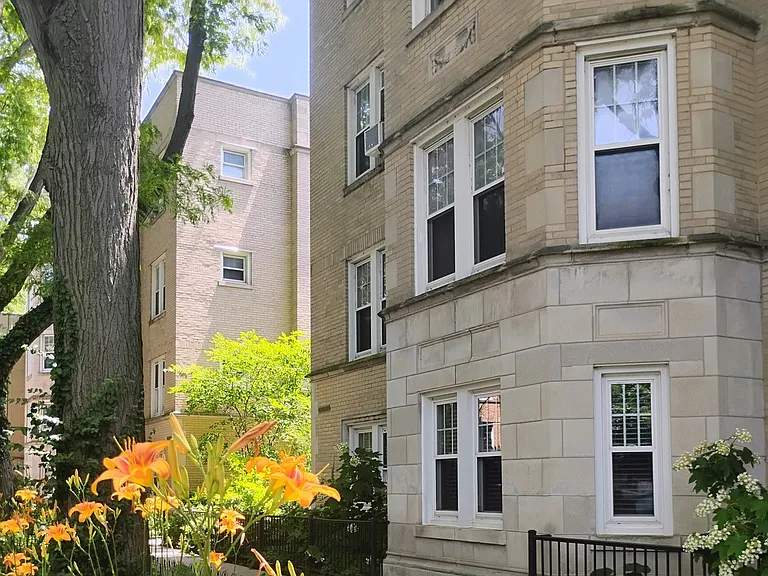 1445 W Elmdale Ave #1 — Photo 1