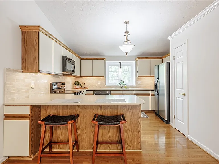30 Cambridge Ct — Photo 8