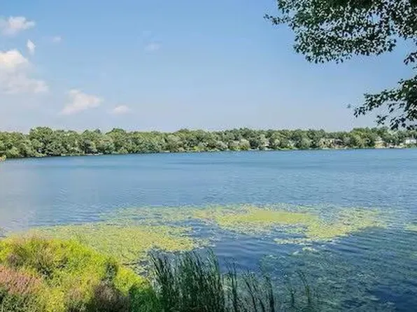 336 Lake Shore Dr, Warwick, RI 02889