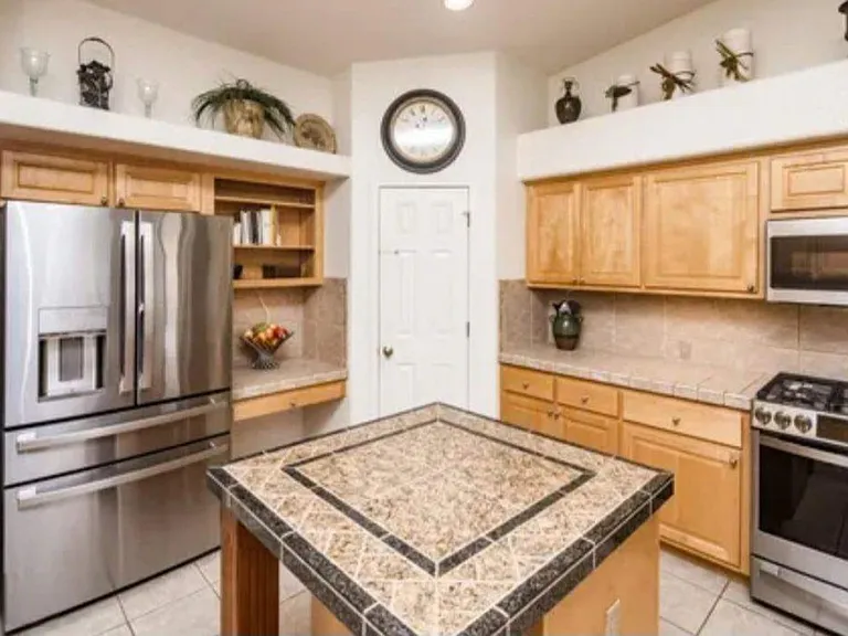 2405 Jamaica Blvd S — Photo 5