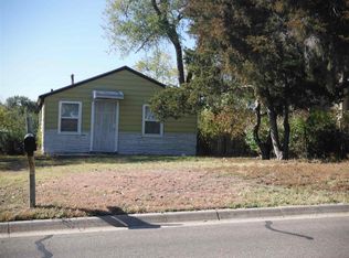 1609 Avenue F, Dodge City, KS 67801
