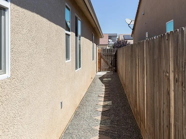 3720 Griffith Ave — Photo 51