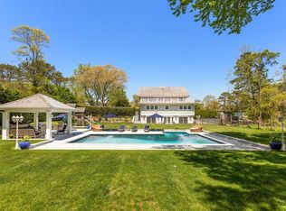 100 North Rd, Hampton Bays, NY 11946