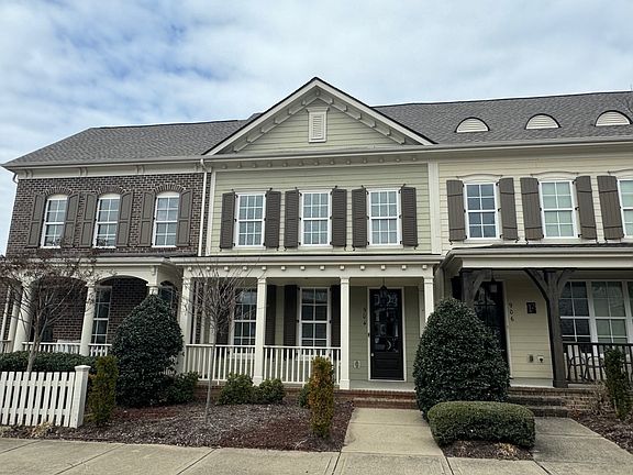 2nd image of 904 Jewell Ave