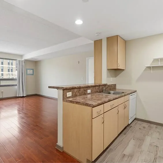 815 Arch St #516