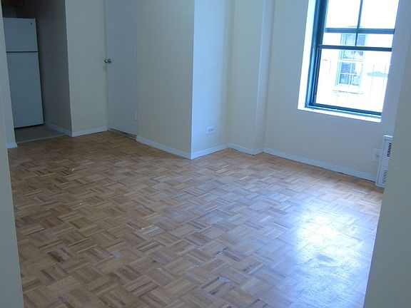3rd image of 512 E 79th St APT 6F