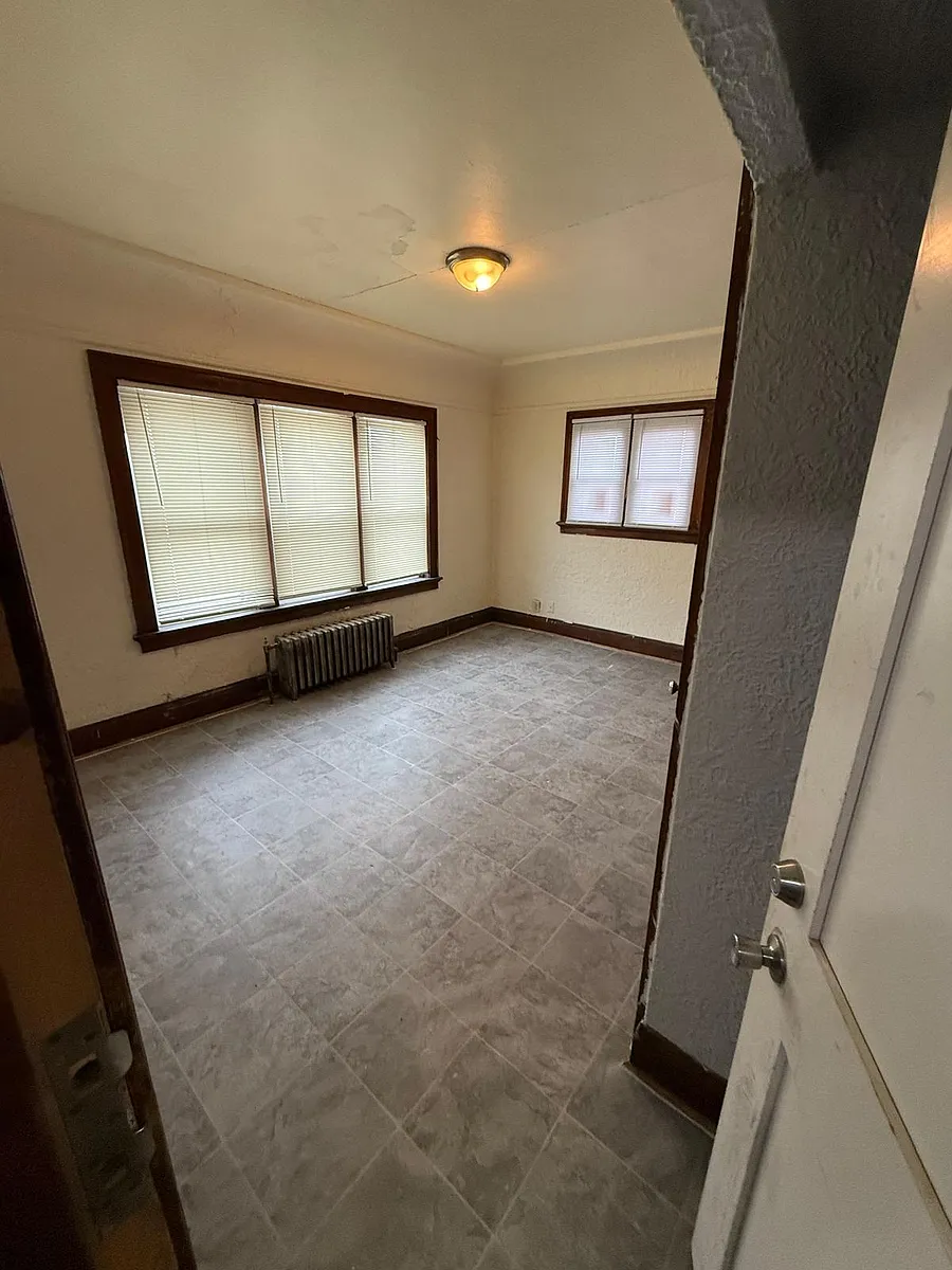 Building Photo - 1242 W Highland Ave #7