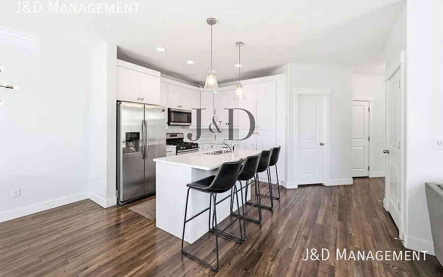 Waters Edge Townhome — Photo 4