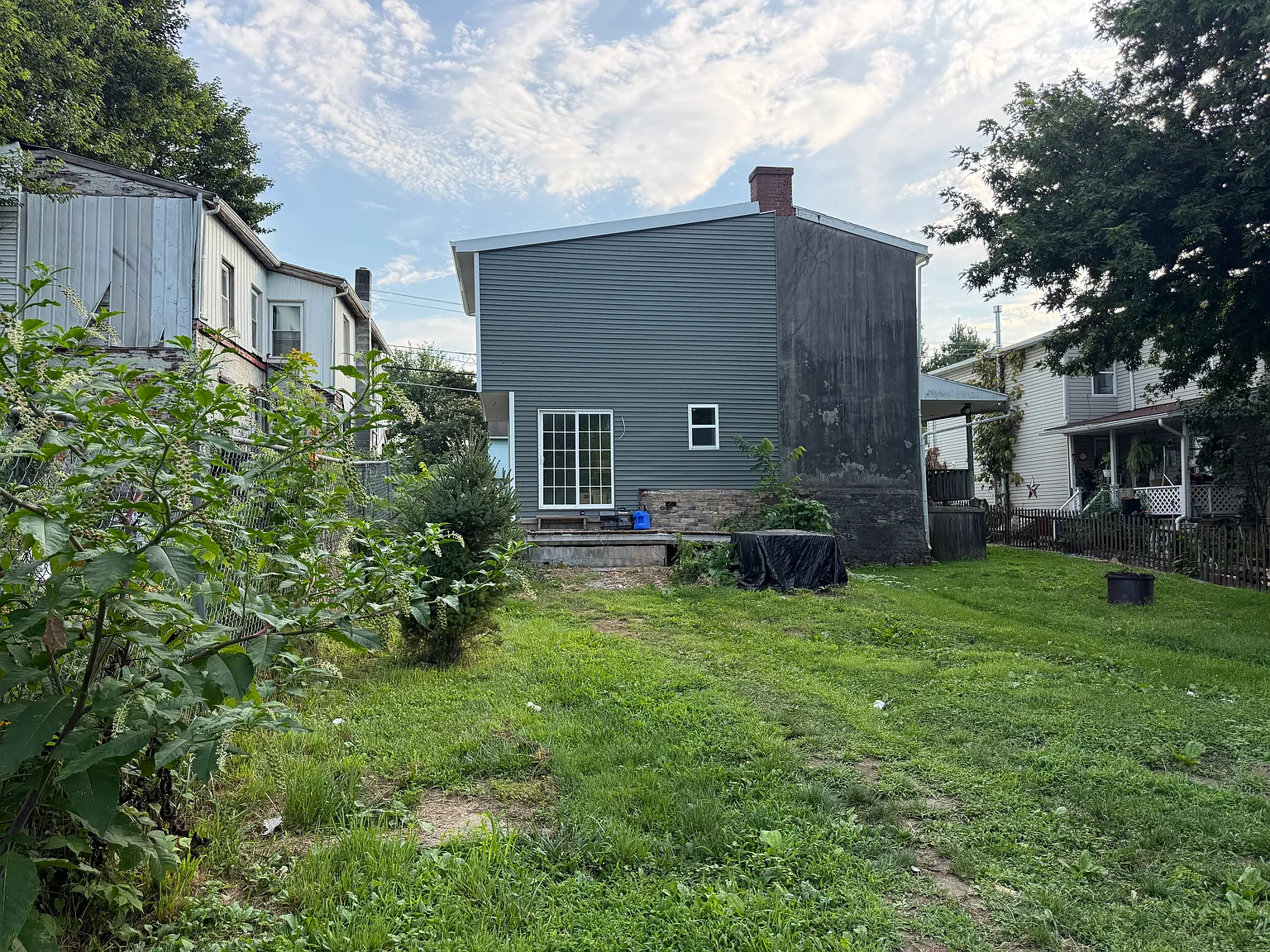 3 bed, 1.5 bath, 1200 sqft, $1,595 — Photo 2