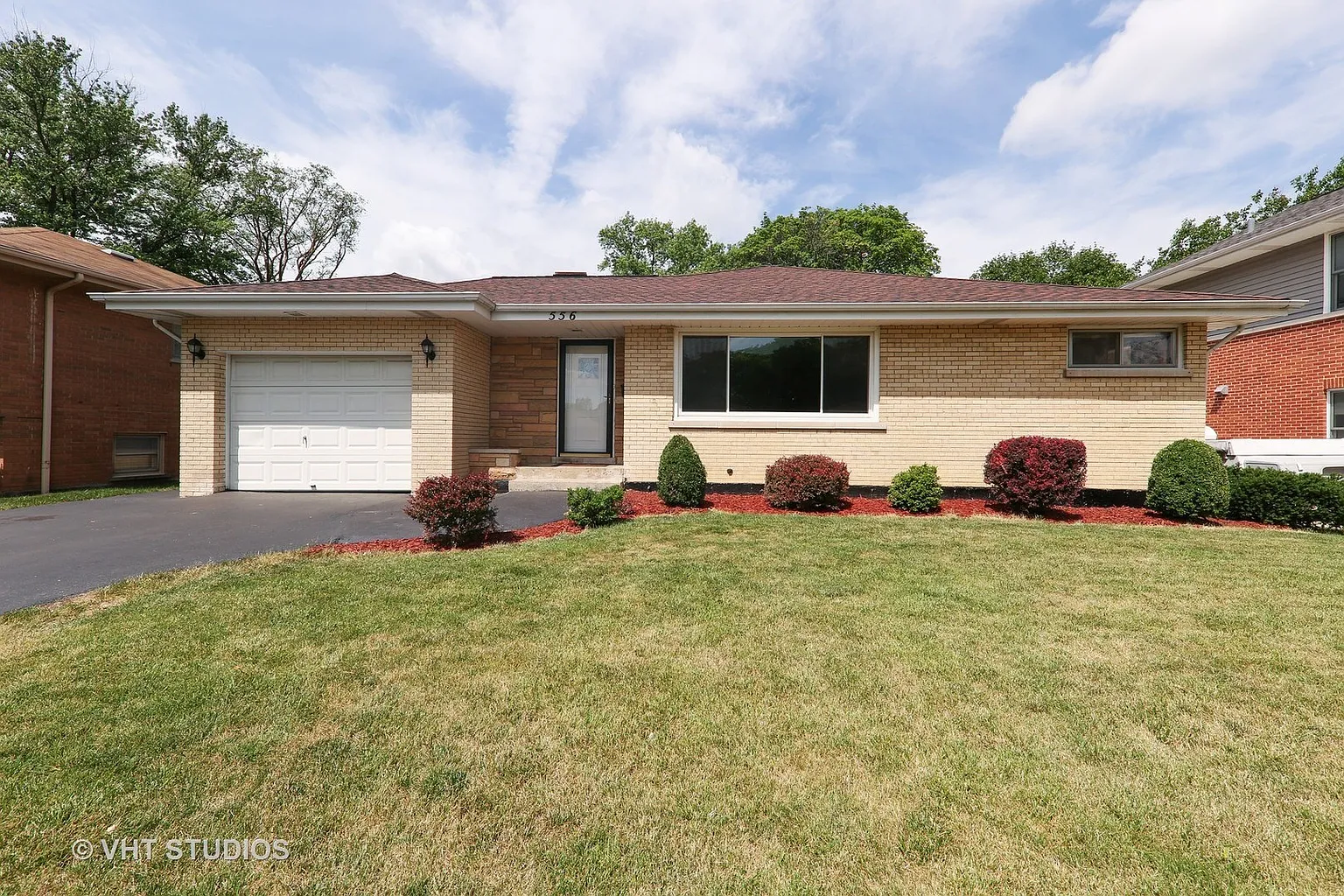 556 S La Londe Ave photo 1