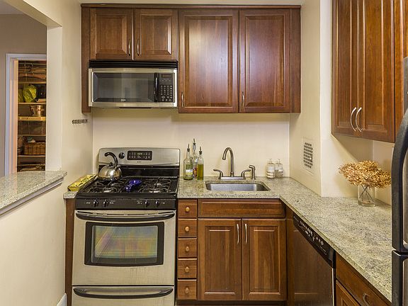 5th image of 14 Westview Ave APT 711