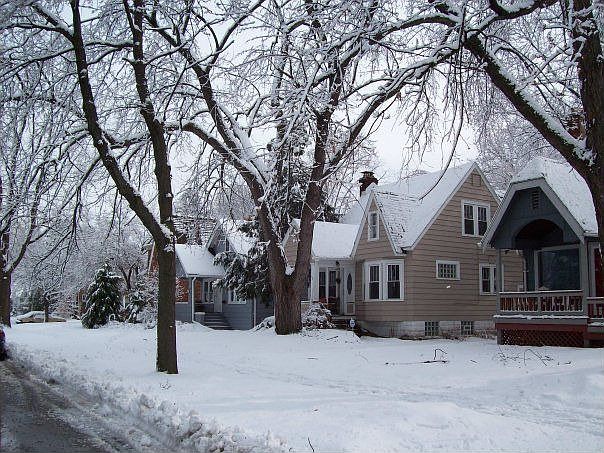 2nd image of 716 E 6th St
