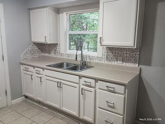 5th image of 937 Brown Dr