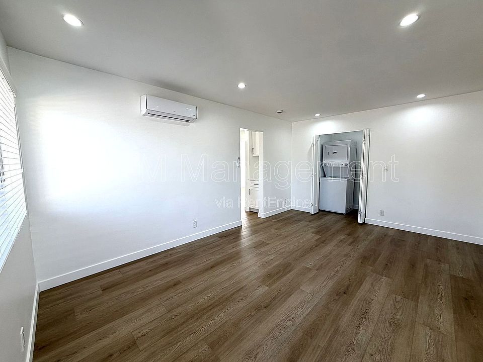 1st image of 2336 34th St APT 1