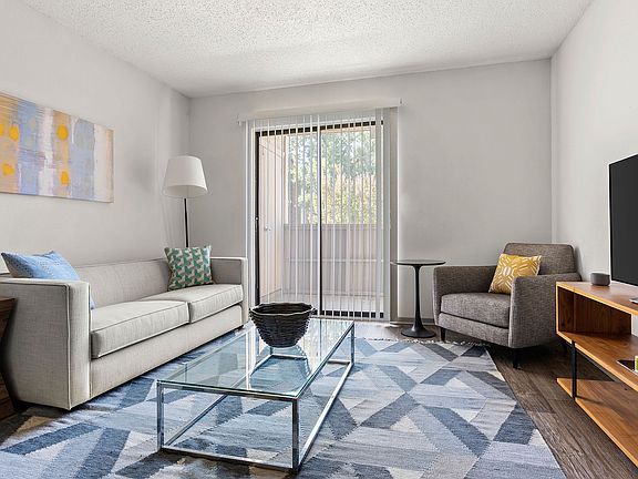 C242360_Calloway_1B1BModel_LivingRoom2_02-2_1