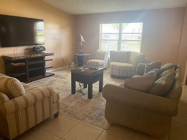 1165 SW Goodman Ave — Photo 3