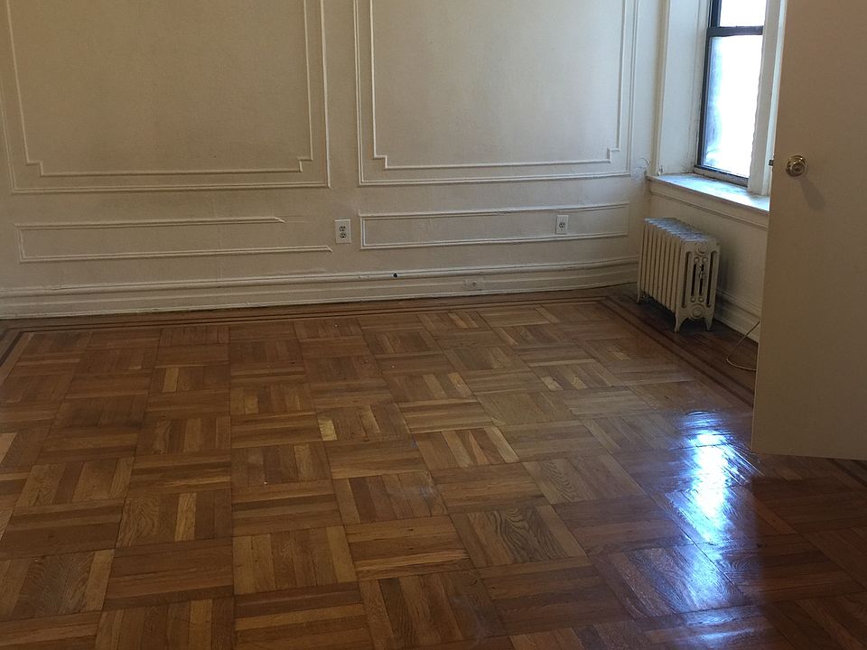 2nd image of 45 Tennis Ct APT E4