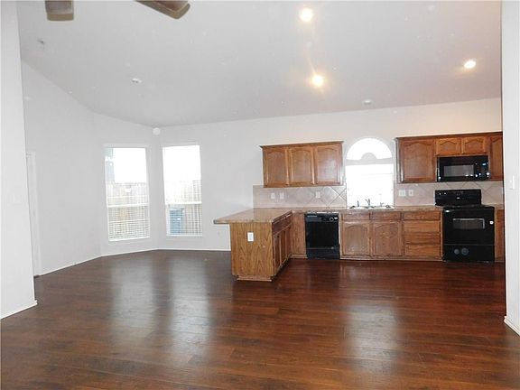 4th image of 1136 Blackburn Dr