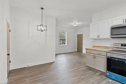 814 Douglas St — Photo 14