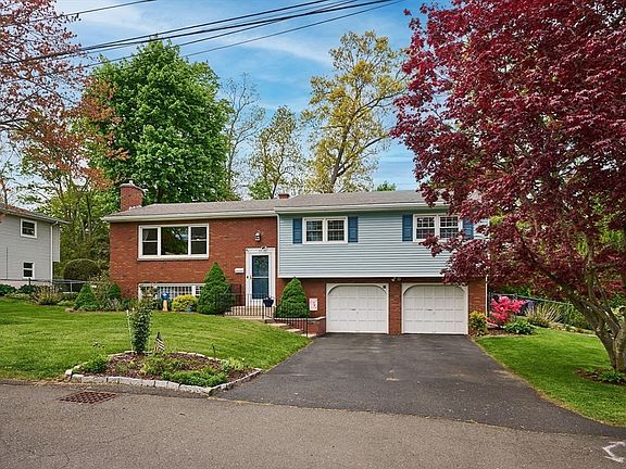 2nd image of 27 Mount Tom Ave