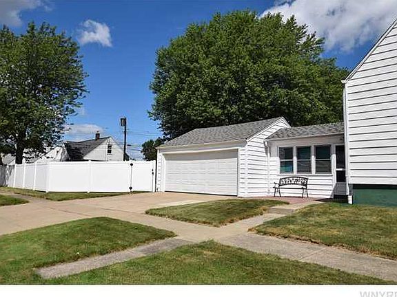 2nd image of 256 Woodridge Ave