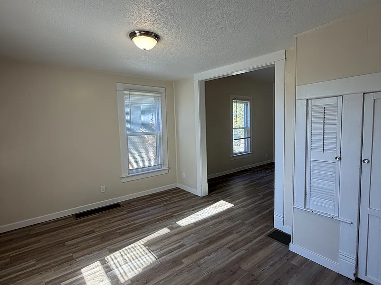 32 Custer Ave #1 — Photo 8