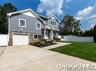 1 Edgewood Gate, Plainview, NY 11803