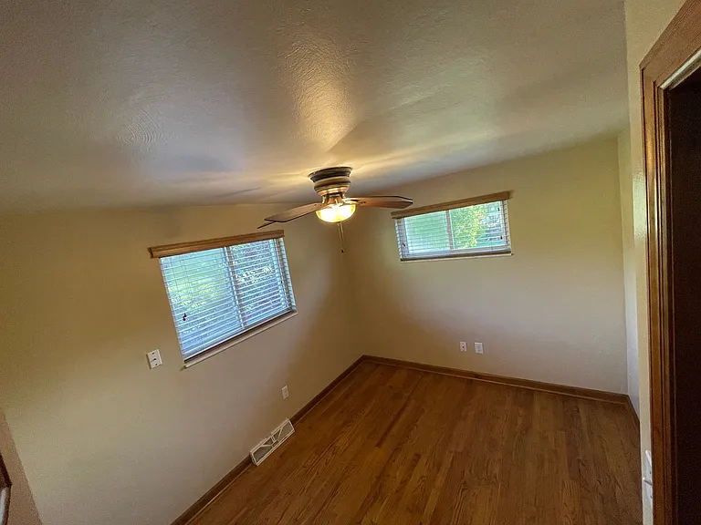 109 Linden St — Photo 9
