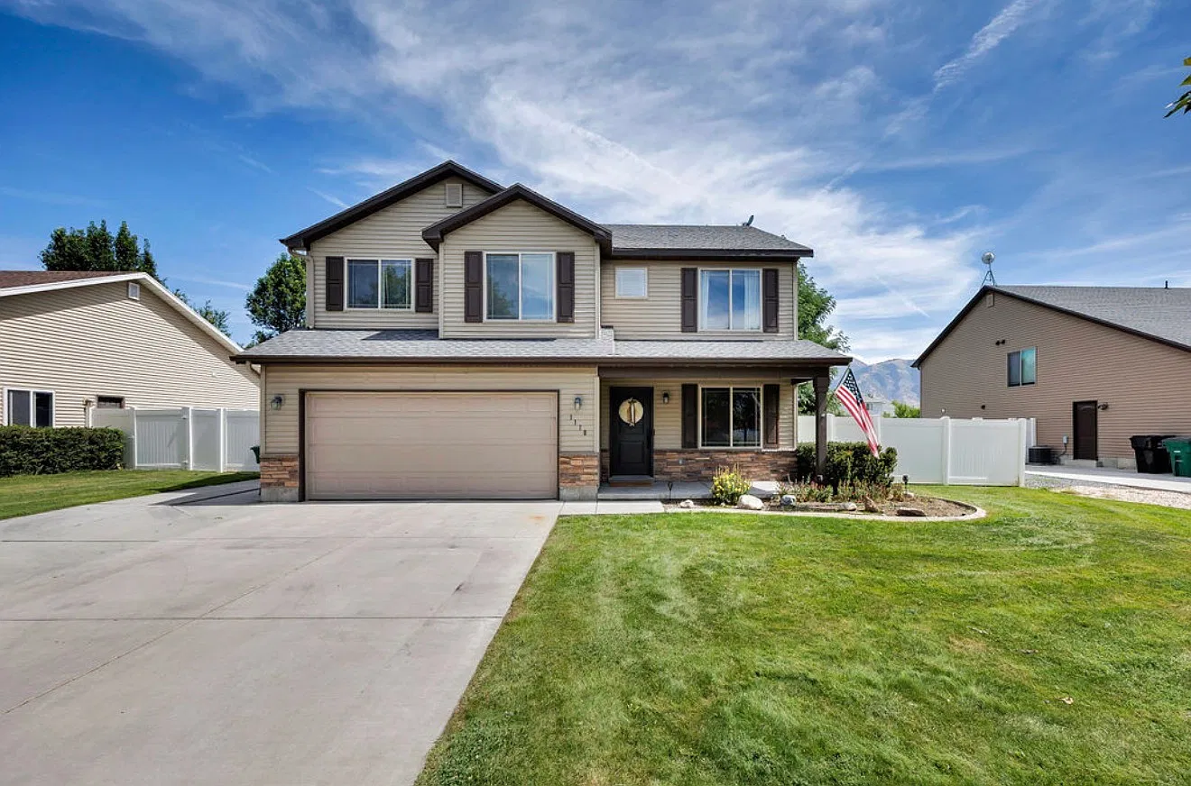 4 bed, 2160 sqft, $2,750 — Photo 1