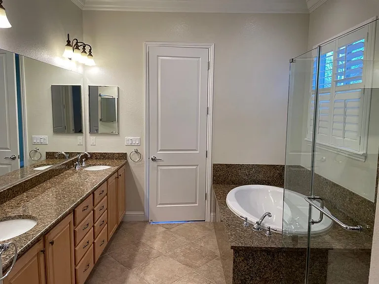 2217 Devonport Loop — Photo 17