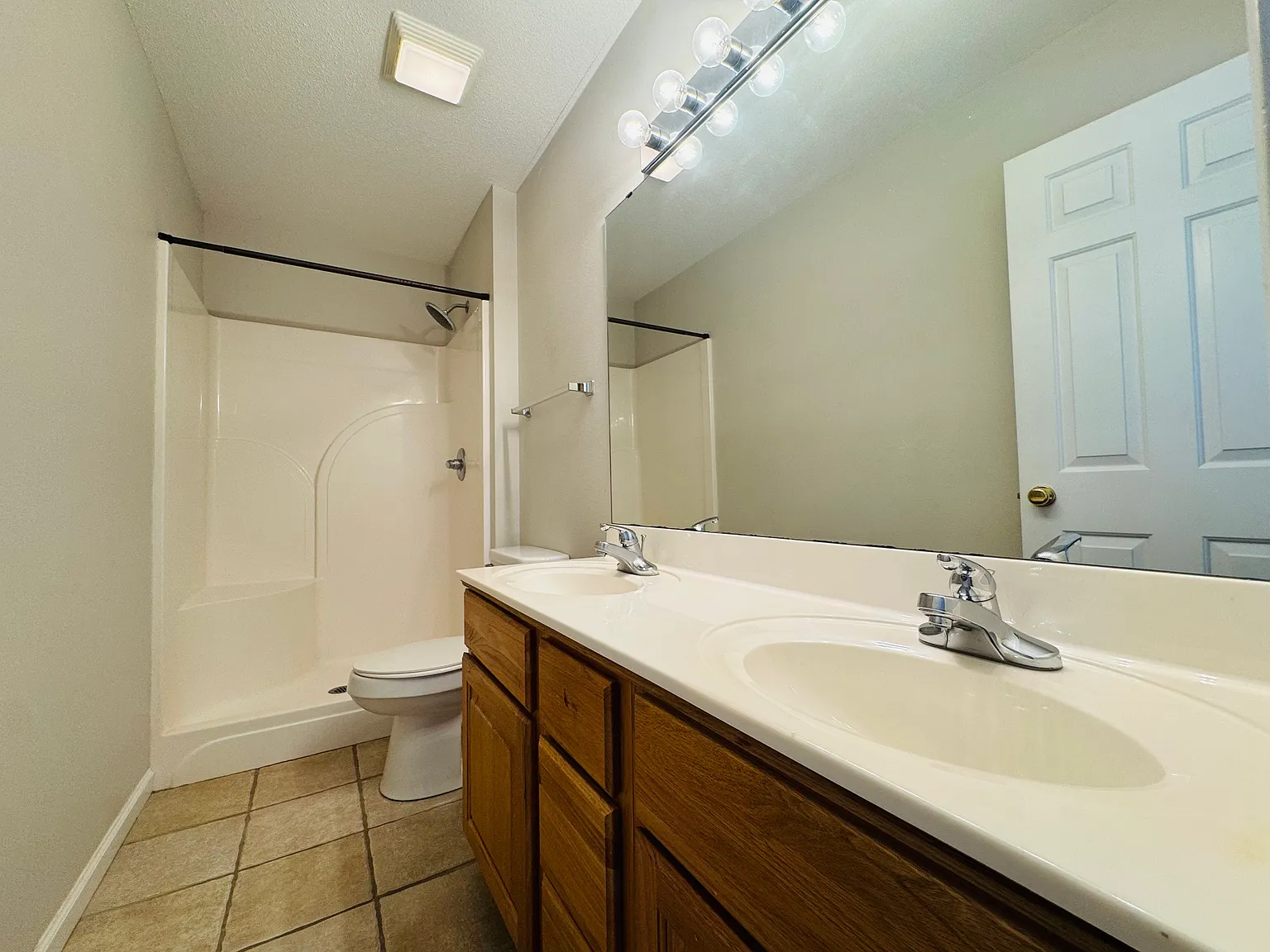2 bed, 2.5 bath, 1163 sqft, $1,300 — Photo 2