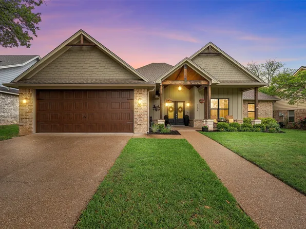 1204 N Davis St, West, TX 76691