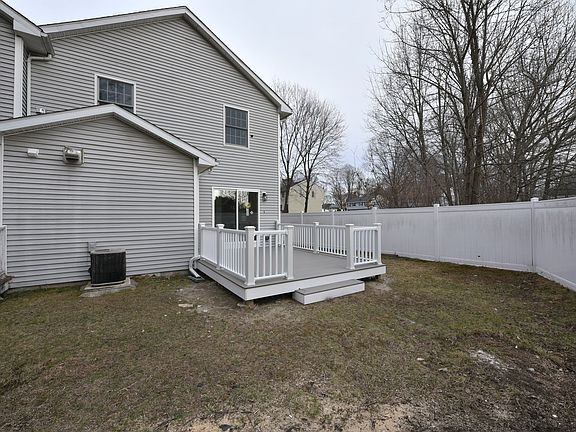 3rd image of 19 Stillman Cir Unit 19