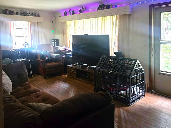 3rd image of 6663 Lucia Ln NE
