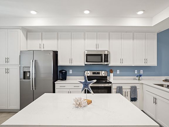3rd image of 12140 Wellen Golf St #204