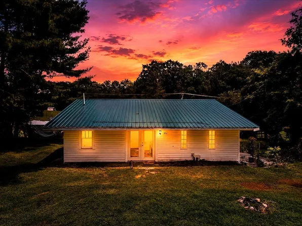 934 Council Ln, Blacksburg, VA 24060