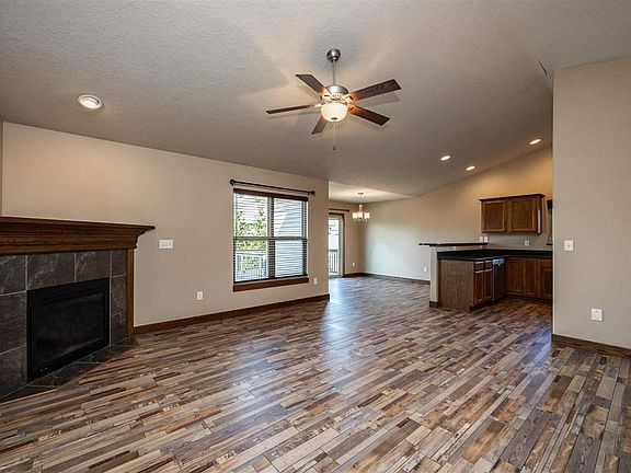 4th image of 241 Cherry Ln