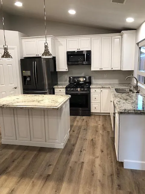 473 W Julia Way — Photo 2