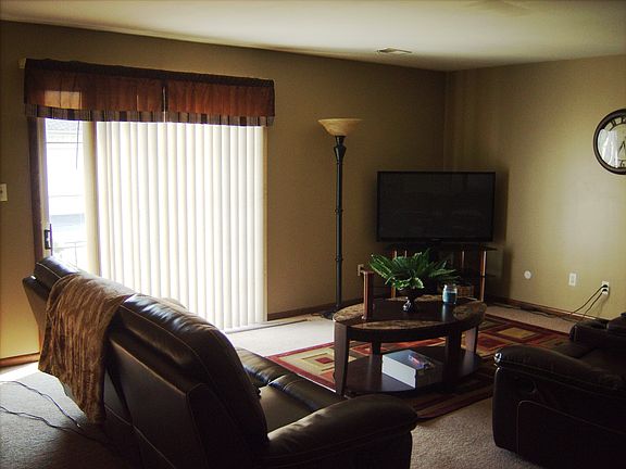 3rd image of 920 Camellia Dr APT 3