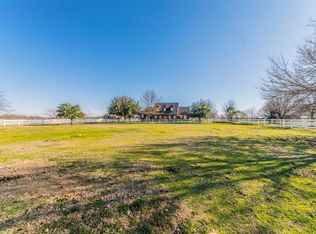 1009 Creek Hollow Ln, Blue Mound, TX 76131
