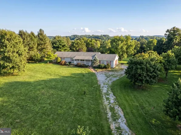 4782 E Berlin Rd, Thomasville, PA 17364