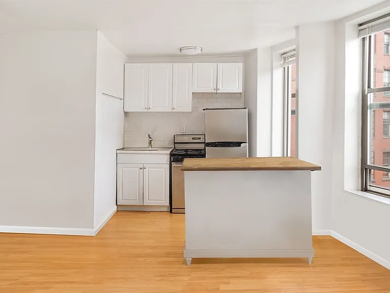 5 N Margin St #10 — Photo 1